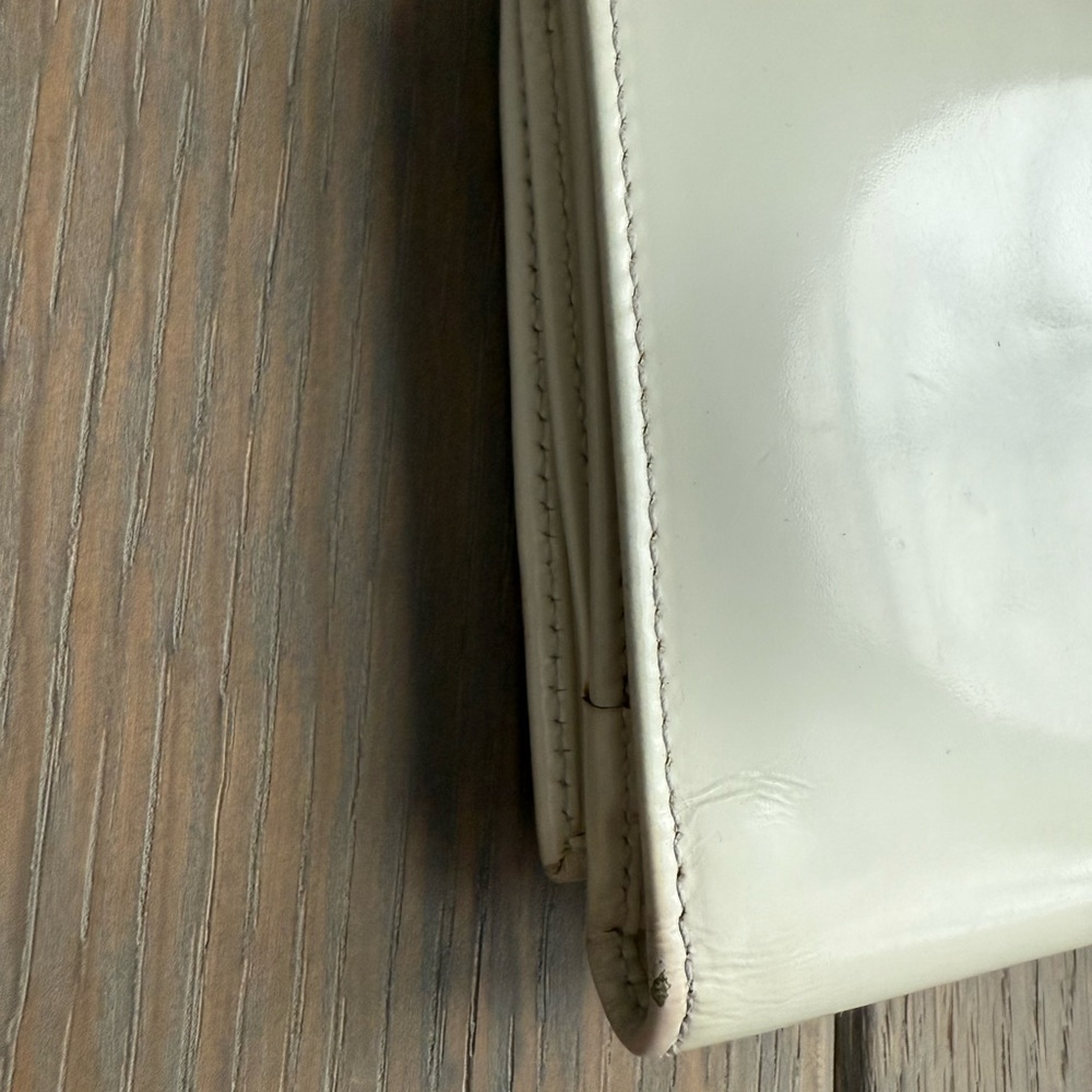 Gucci White Leather Wallet - Picture 7 of 9
